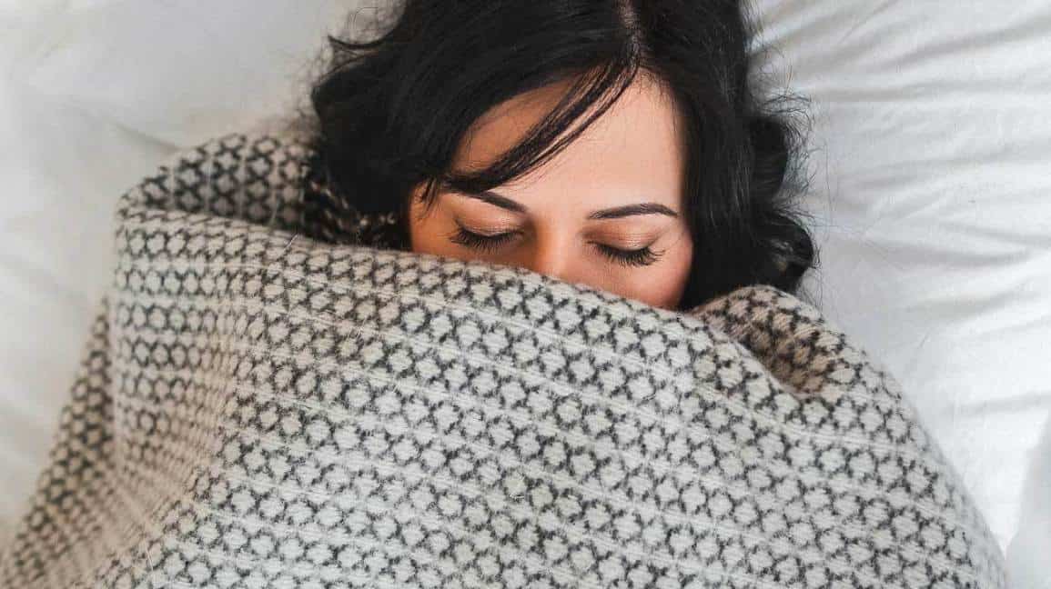 A pregnant woman sleeping in Electronic Blanket